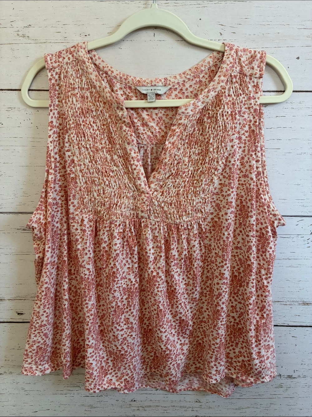 Lucky Brand Sleeveless Pink & White Patterned Smocked V-Neck Top, size XL